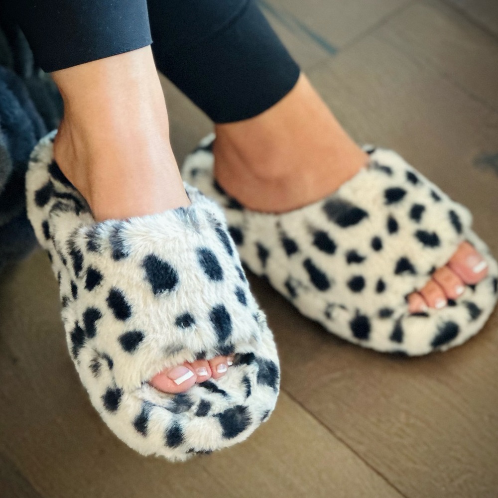 Leopard Print Women's Fuzzy Slippers